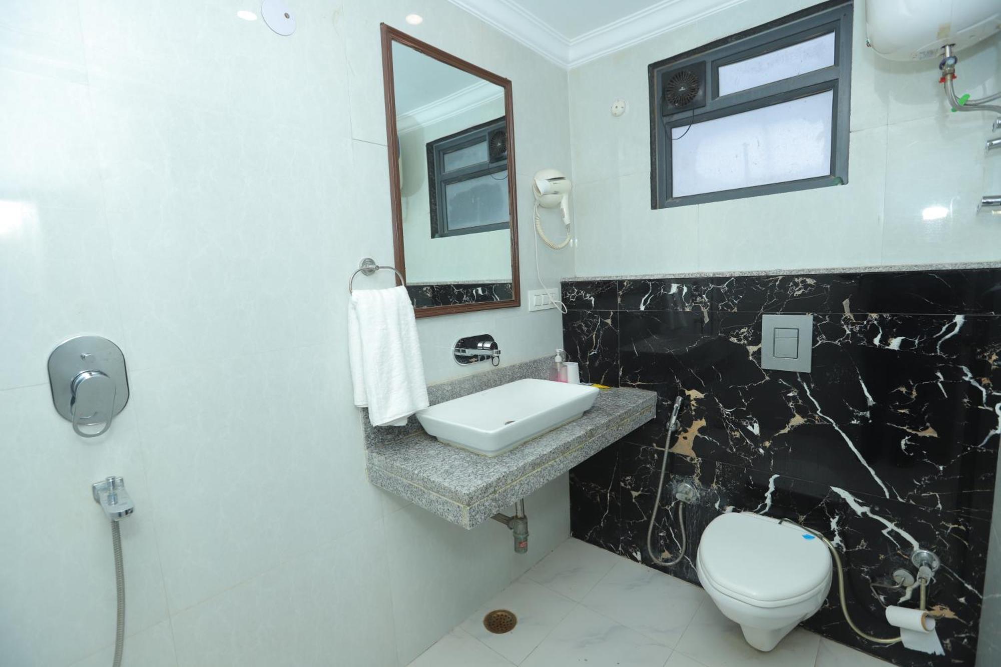 فندق The Almora Residency - Complimentary Airport Trasnfer نيودلهي المظهر الخارجي الصورة