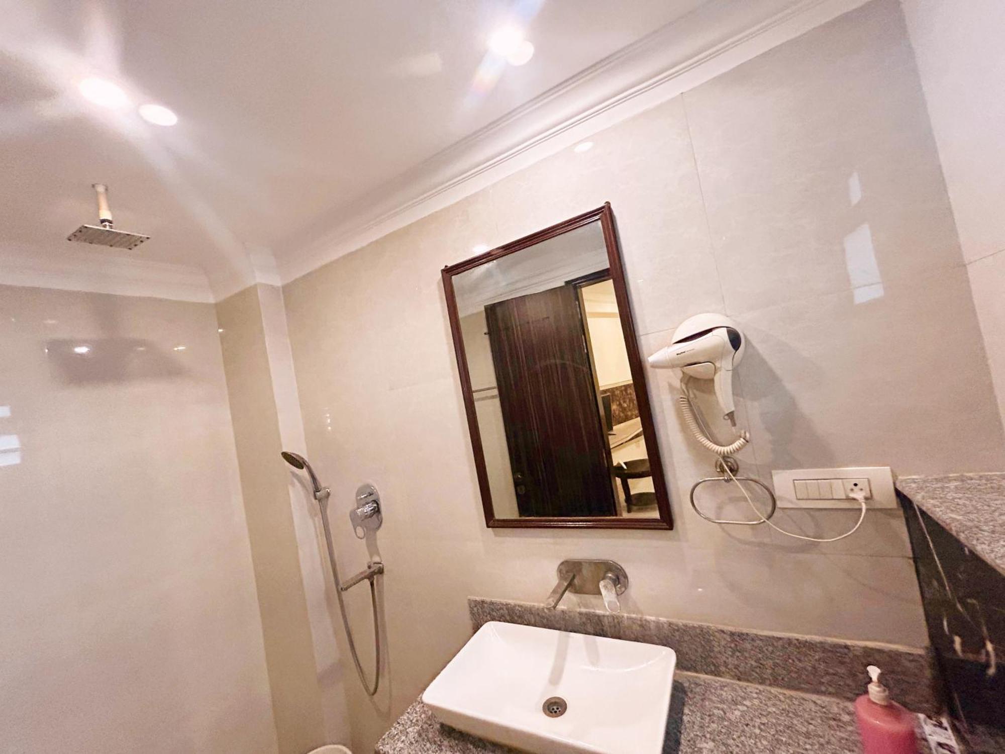 فندق The Almora Residency - Complimentary Airport Trasnfer نيودلهي المظهر الخارجي الصورة