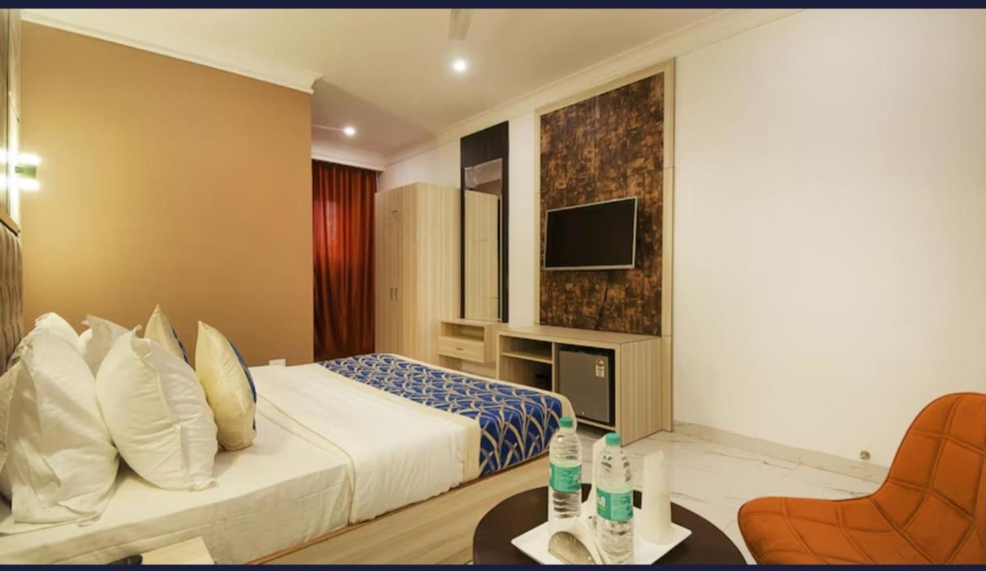 فندق The Almora Residency - Complimentary Airport Trasnfer نيودلهي الغرفة الصورة