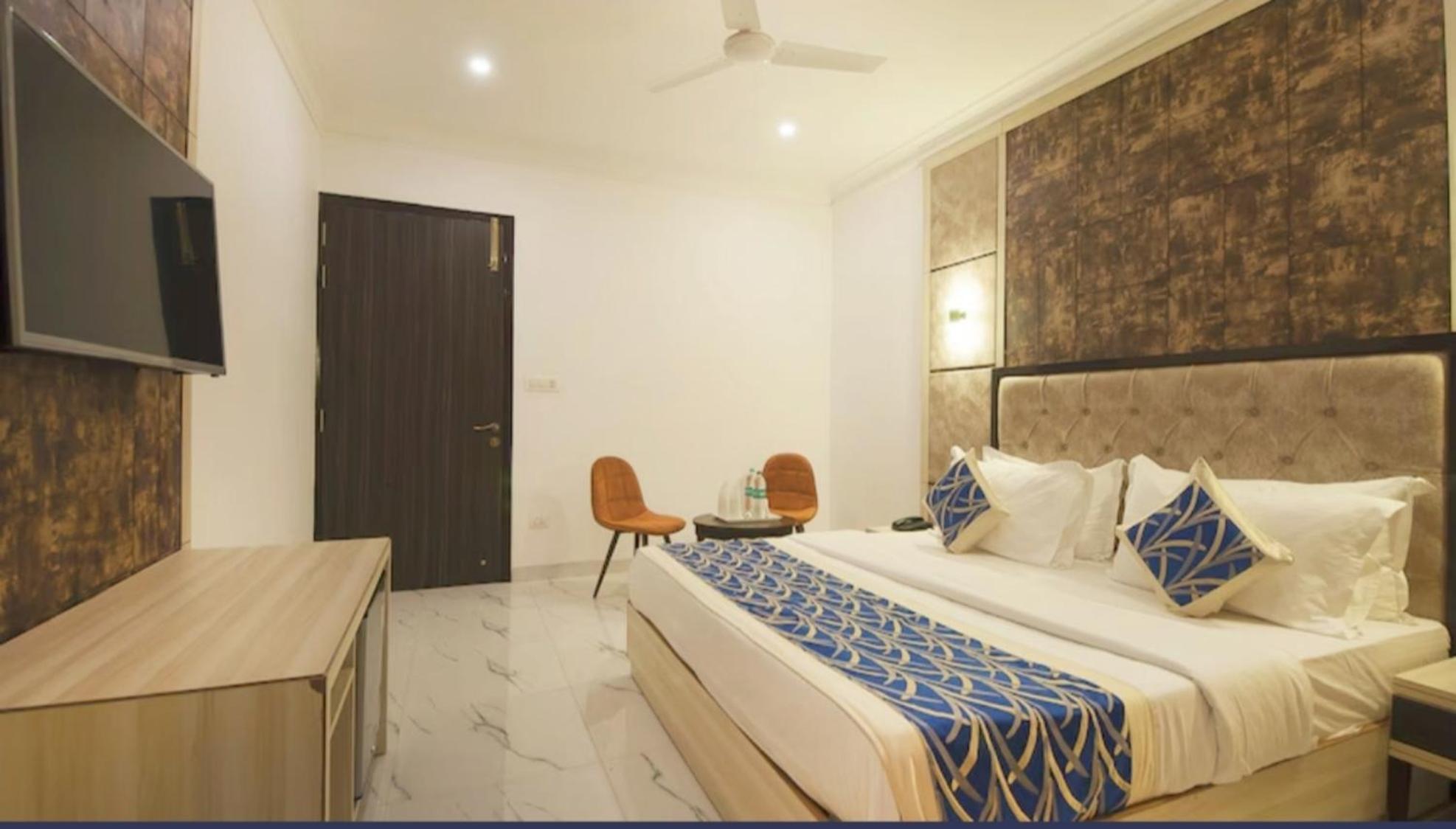 فندق The Almora Residency - Complimentary Airport Trasnfer نيودلهي الغرفة الصورة