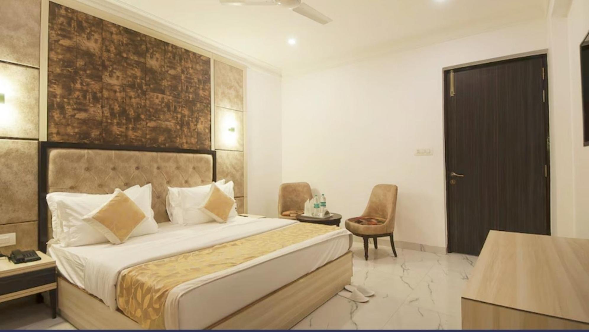 فندق The Almora Residency - Complimentary Airport Trasnfer نيودلهي الغرفة الصورة