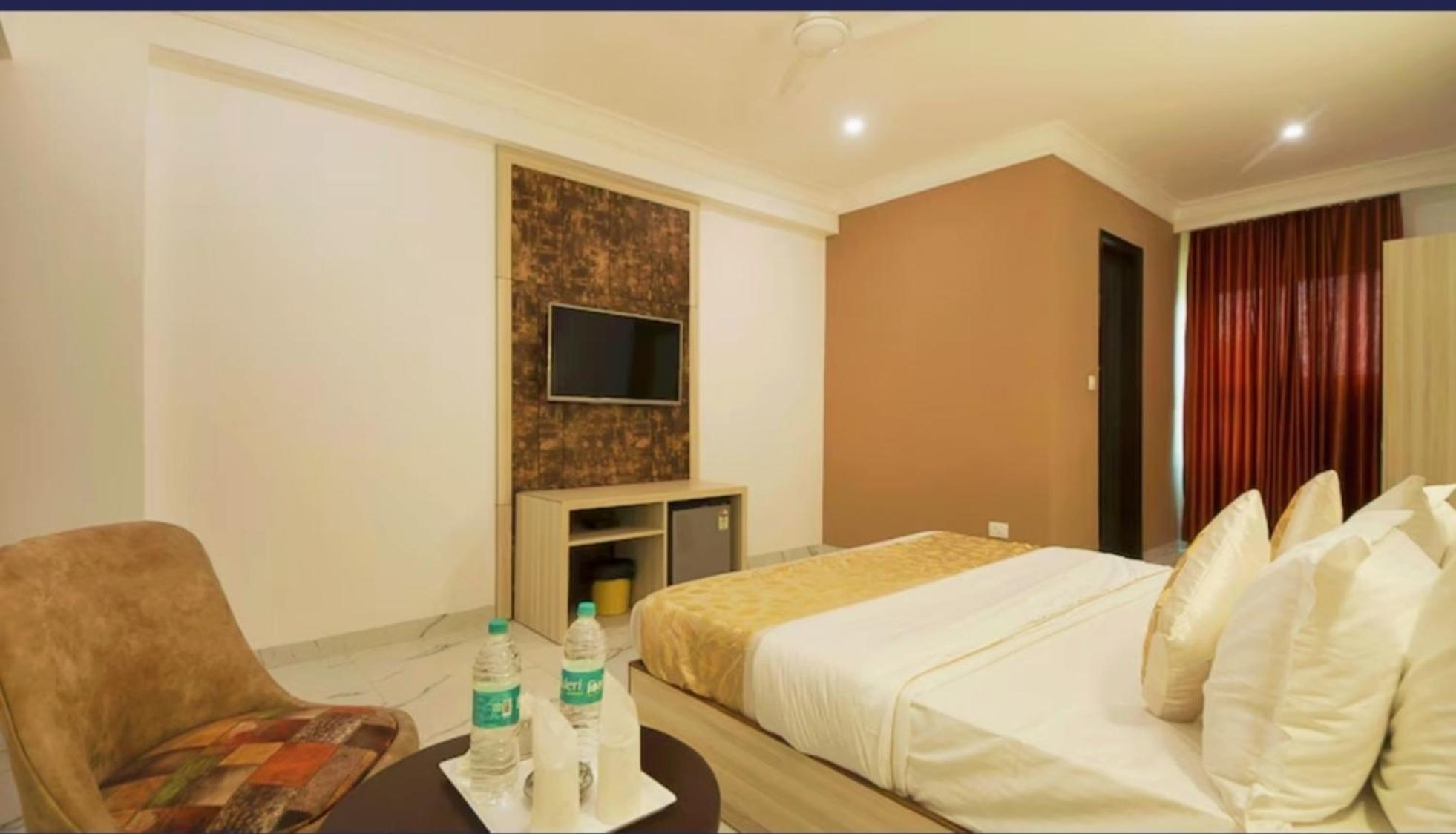 فندق The Almora Residency - Complimentary Airport Trasnfer نيودلهي الغرفة الصورة