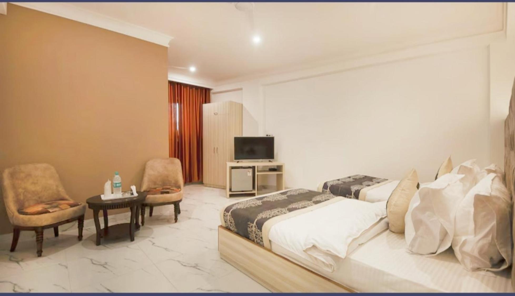 فندق The Almora Residency - Complimentary Airport Trasnfer نيودلهي الغرفة الصورة