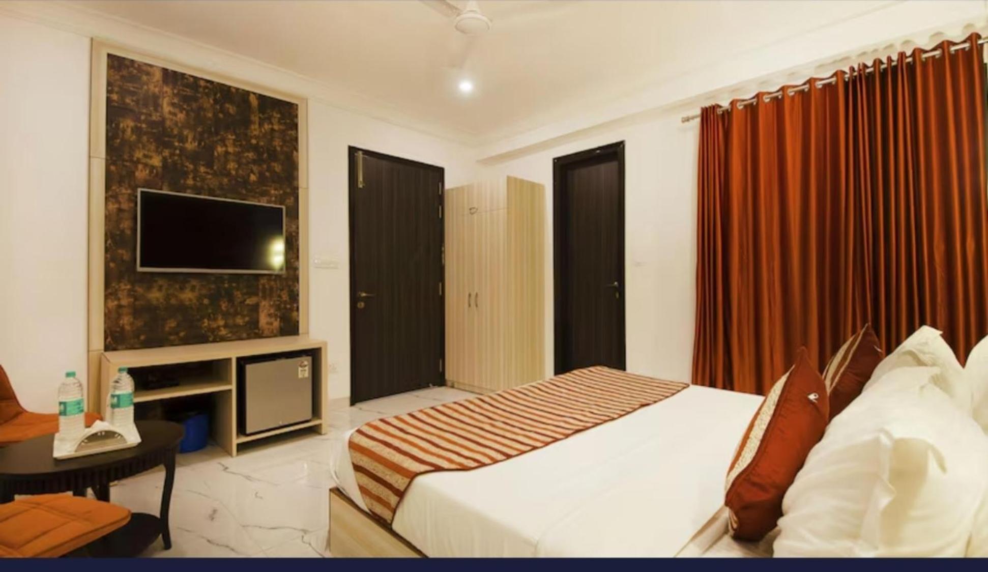 فندق The Almora Residency - Complimentary Airport Trasnfer نيودلهي الغرفة الصورة