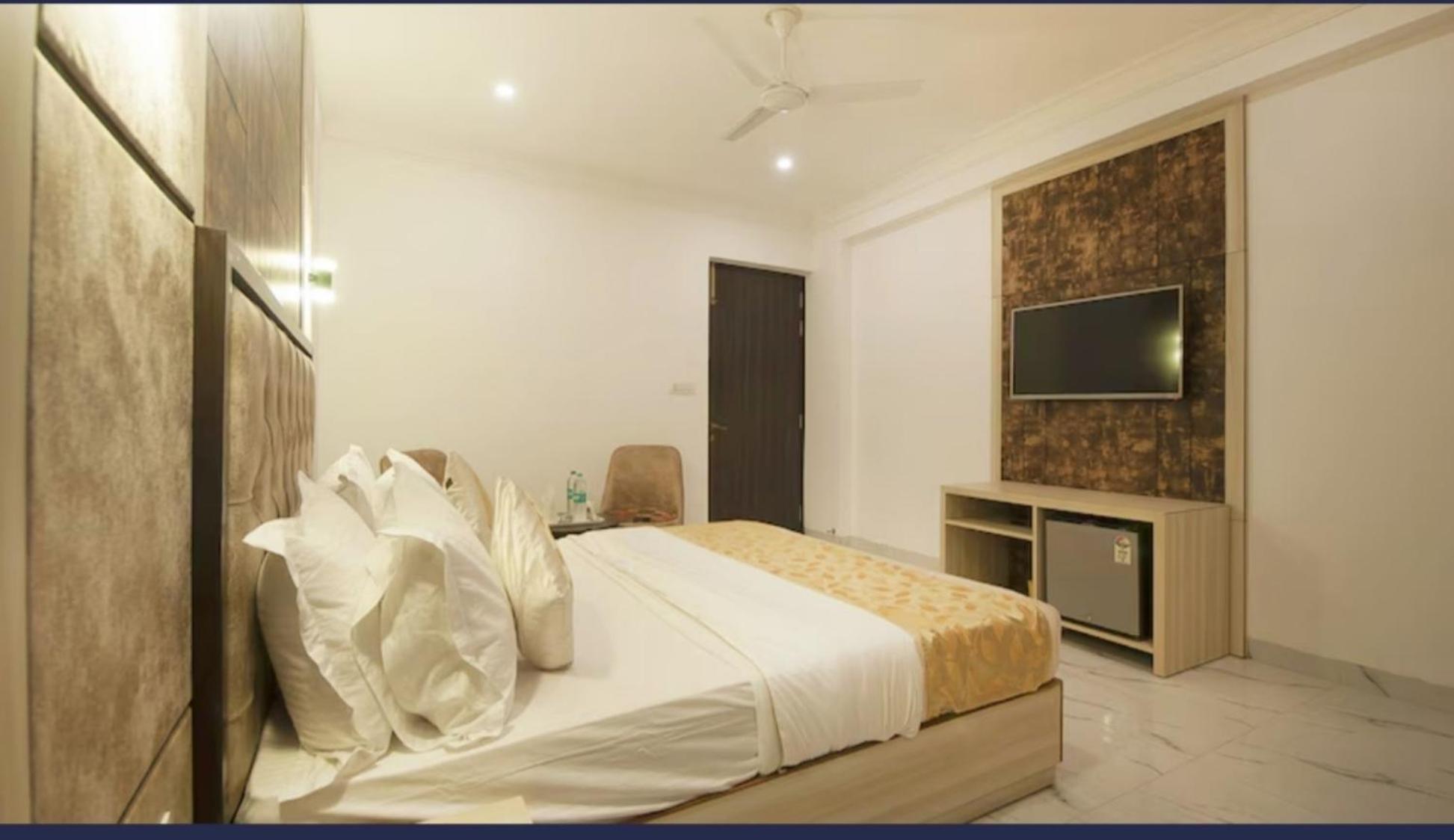 فندق The Almora Residency - Complimentary Airport Trasnfer نيودلهي الغرفة الصورة