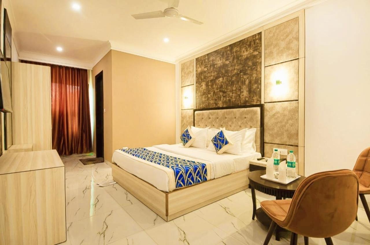 فندق The Almora Residency - Complimentary Airport Trasnfer نيودلهي المظهر الخارجي الصورة